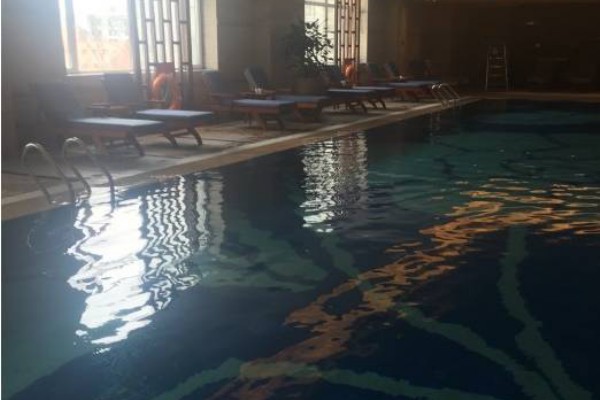 滑雪养生两不误，成都夜生活新选择(成都 室内 滑雪)